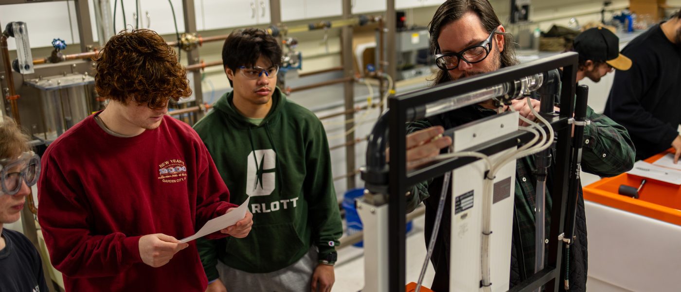 Professor speaks with students in Fluid Mechanics Laboratory